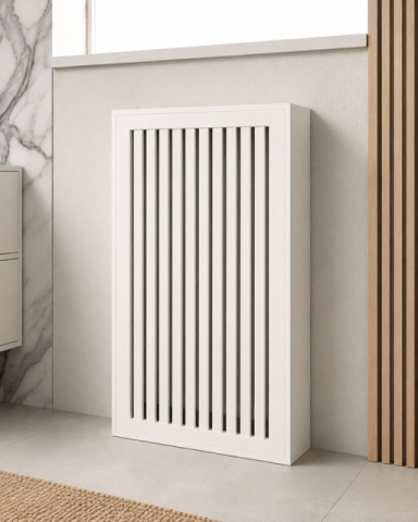Radiador blanco de diseño moderno con rejilla vertical en una pared clara.